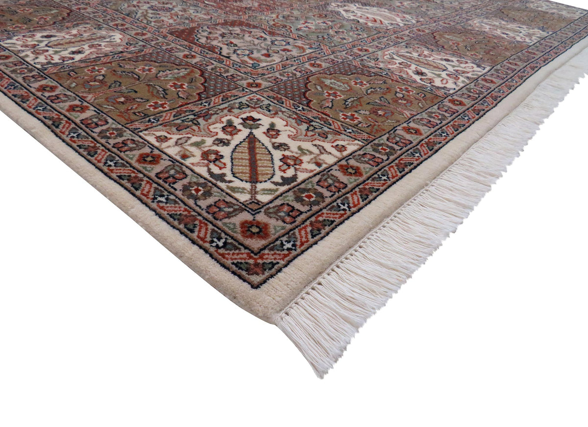 Indo Bakhtiar  246 x 173 cm